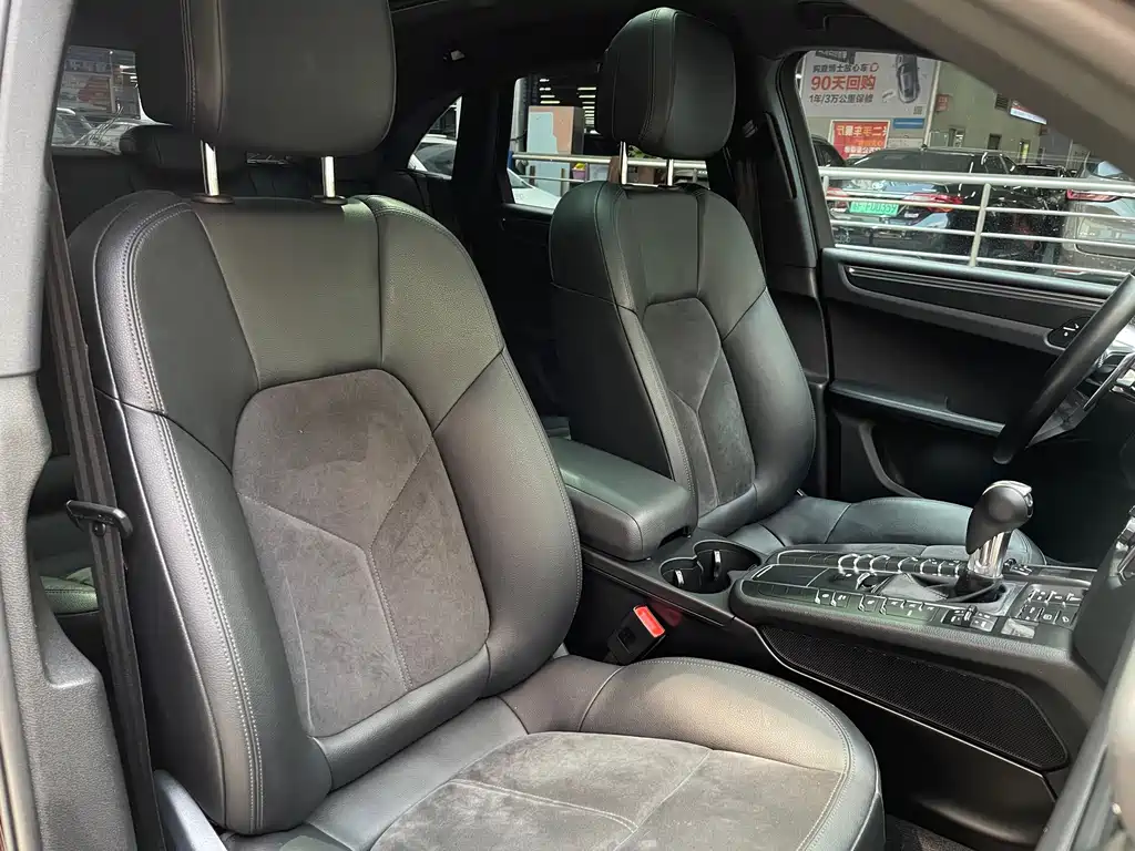 Porsche Macan — миниатюра 9