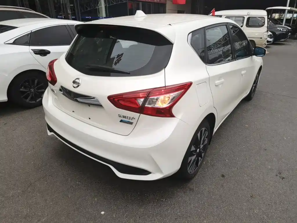 Nissan Tiida — миниатюра 7
