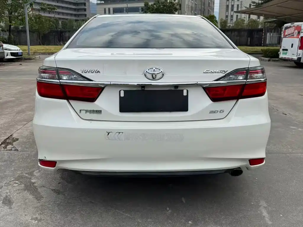 Toyota Camry — миниатюра 8