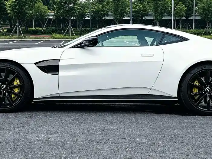 Aston Martin V8 Vantage — миниатюра 3