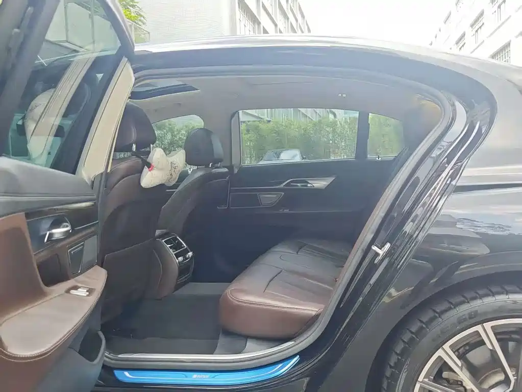 BMW 7 Series 7 2016 730Li Lead