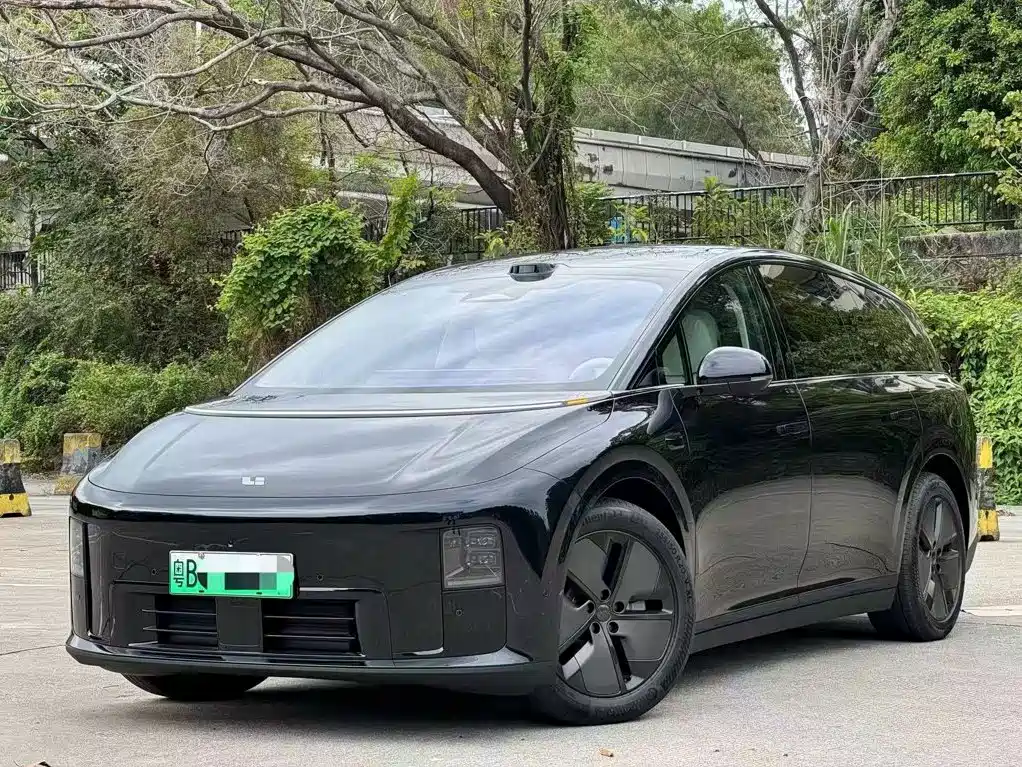 Li Auto Идеальный I8