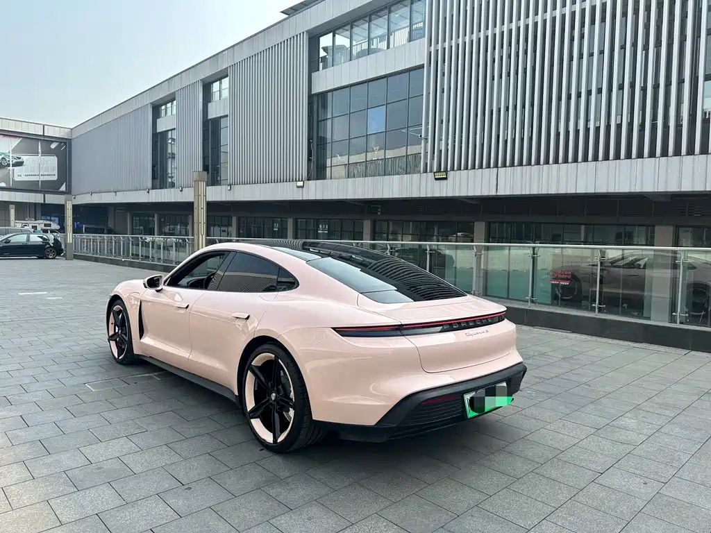 PORSCHE TAYCAN