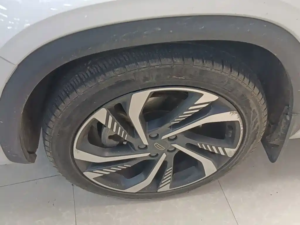 Geely Xingyue L — миниатюра 23