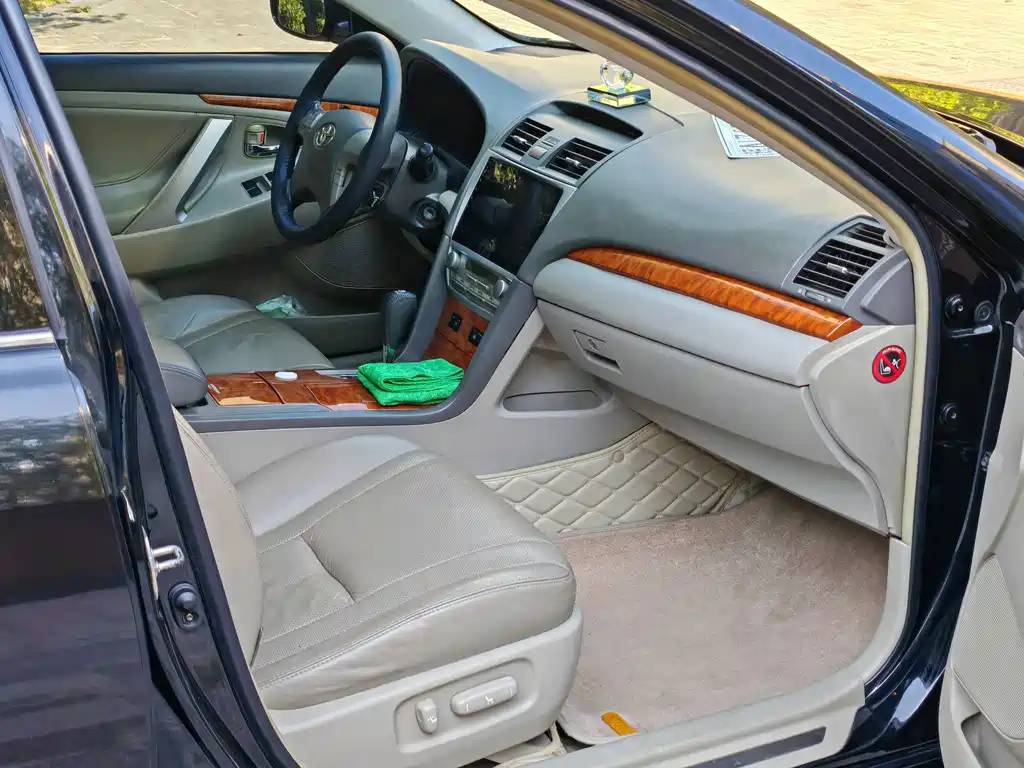Toyota Camry — миниатюра 10