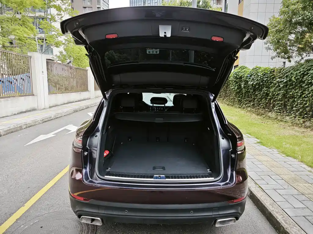 Porsche Cayenne Hybrid — миниатюра 8