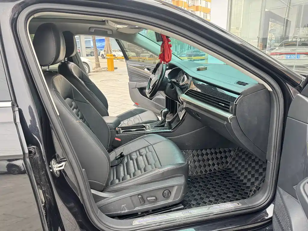 VOLKSWAGEN PASSAT NEW ENERGY