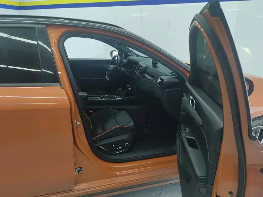 Lynk & Co 02 Hatchback — миниатюра 8
