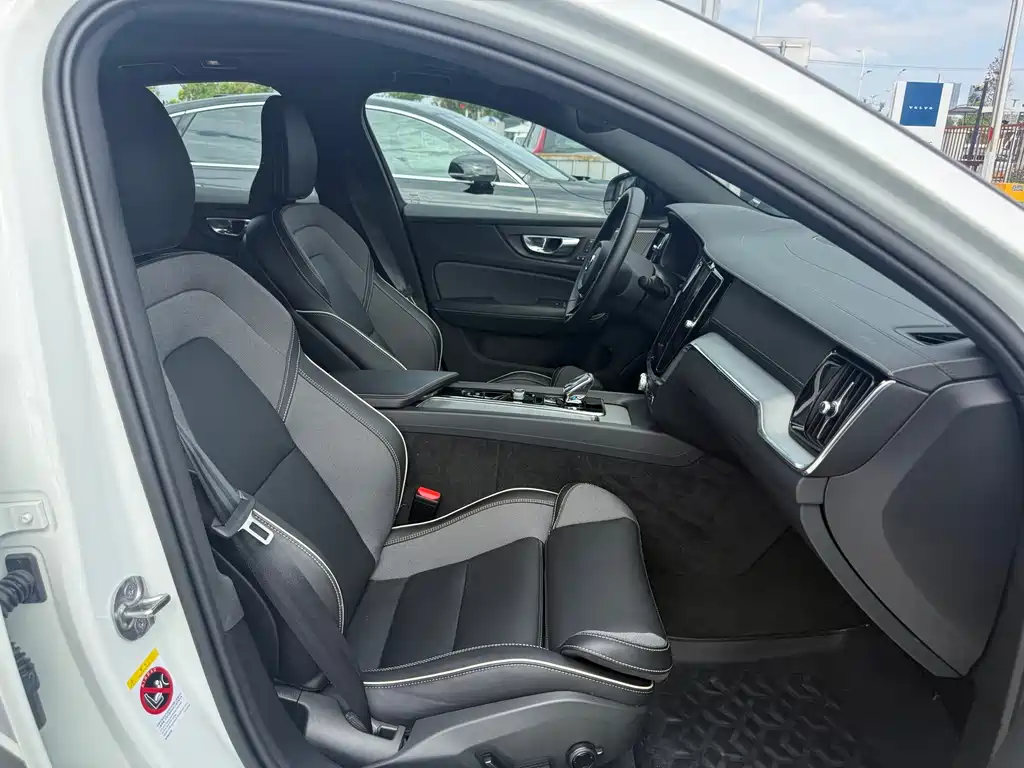 Volvo S60 — миниатюра 17