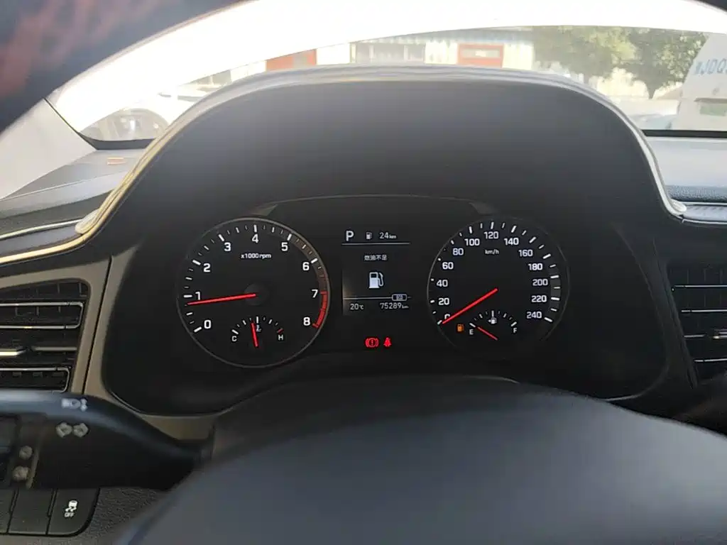 Hyundai Elantra — миниатюра 12