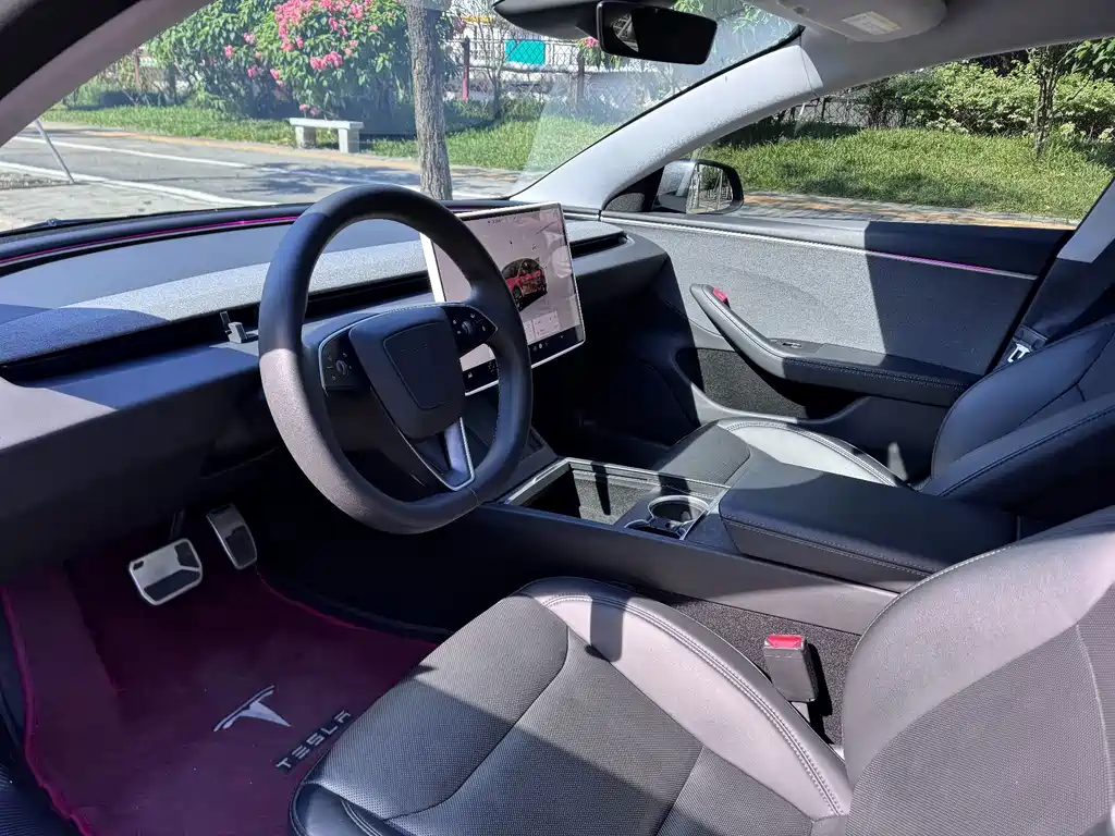 Tesla Model 3 — миниатюра 6