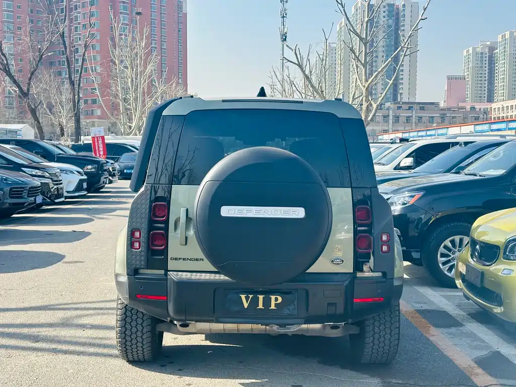 LAND ROVER DEFENDER