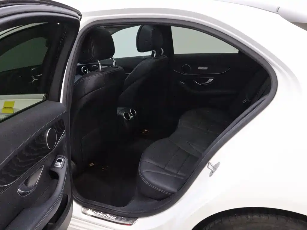 Mercedes-Benz C-Class — миниатюра 12