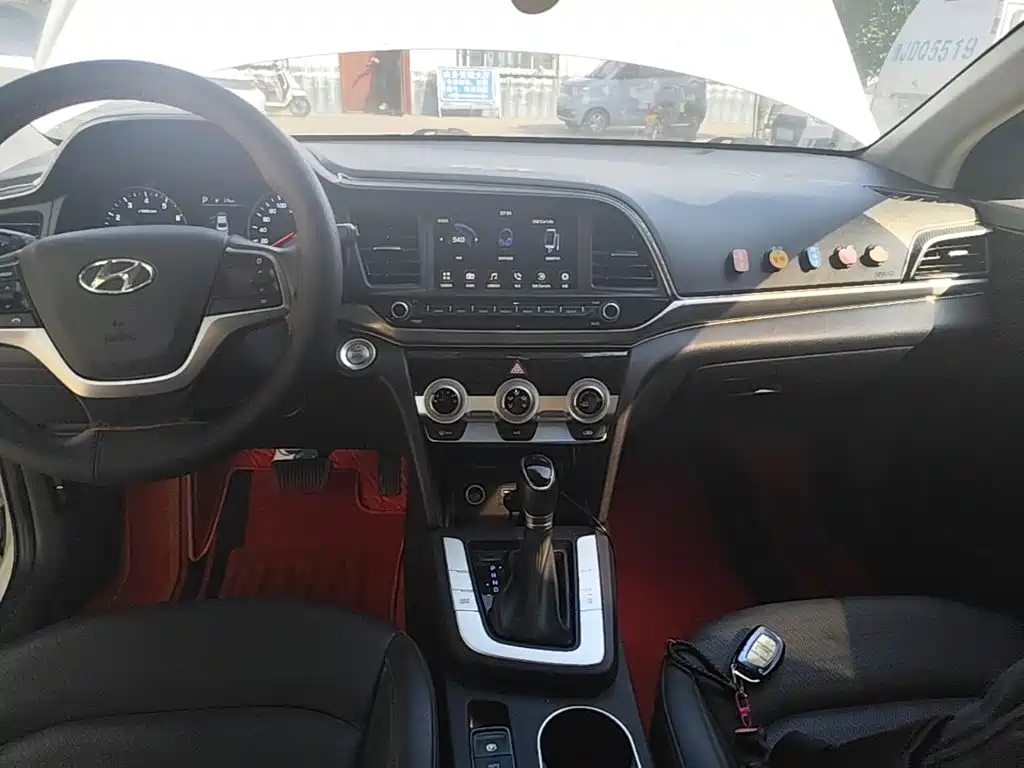 Hyundai Elantra — миниатюра 13