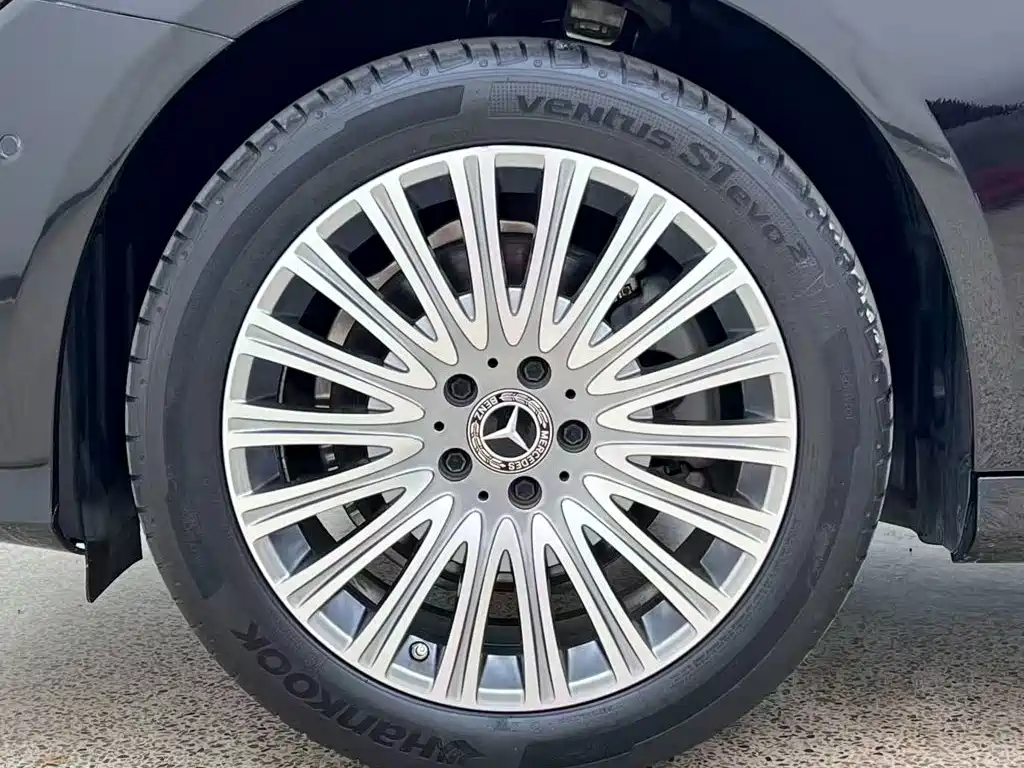 Mercedes-Benz E-Class — миниатюра 11