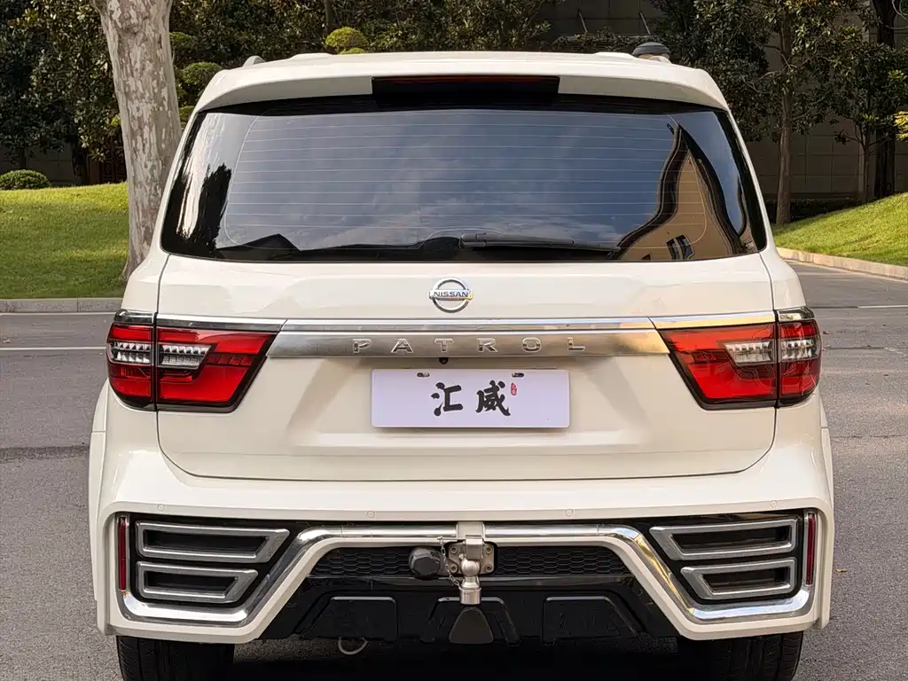 Nissan Patrol — миниатюра 6