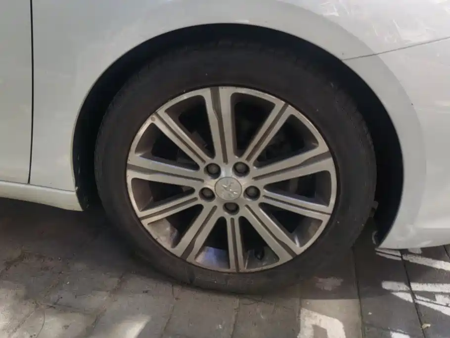 Peugeot 408 — миниатюра 6