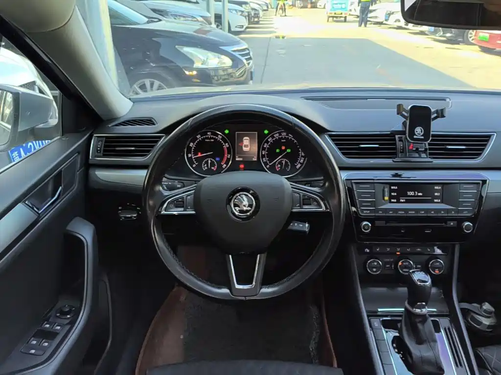 Skoda Superb — миниатюра 11