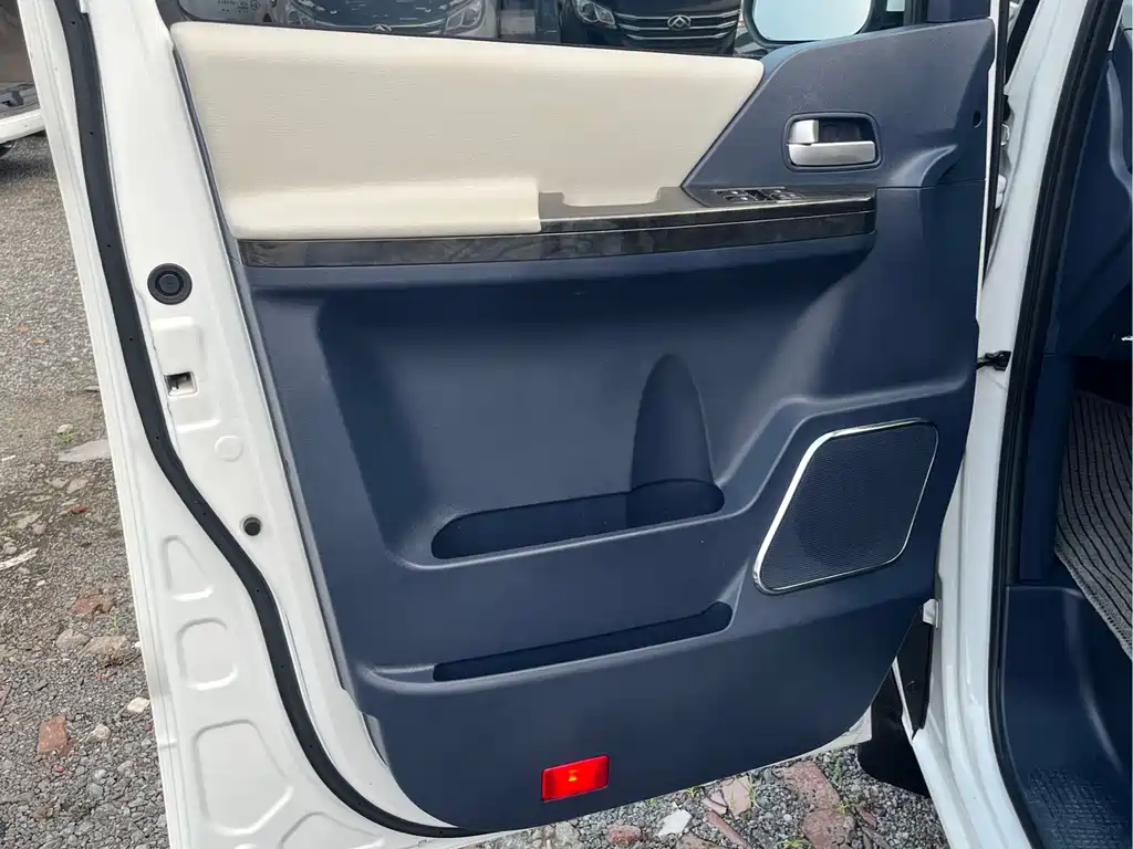 Forthing Lingzhi Plus PLUS 2024 1.5T MT Luxury 9 мест