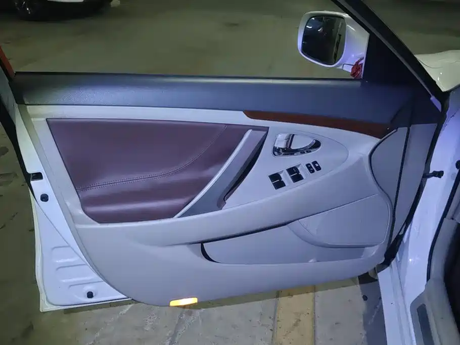 Toyota Camry — миниатюра 7