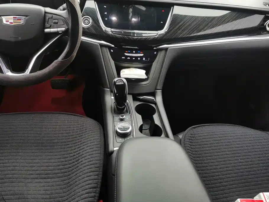 Cadillac XT6 — миниатюра 16