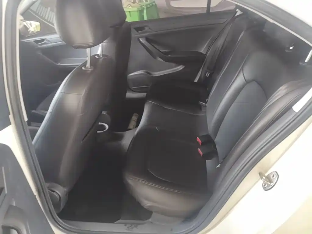 Volkswagen Jetta — миниатюра 17