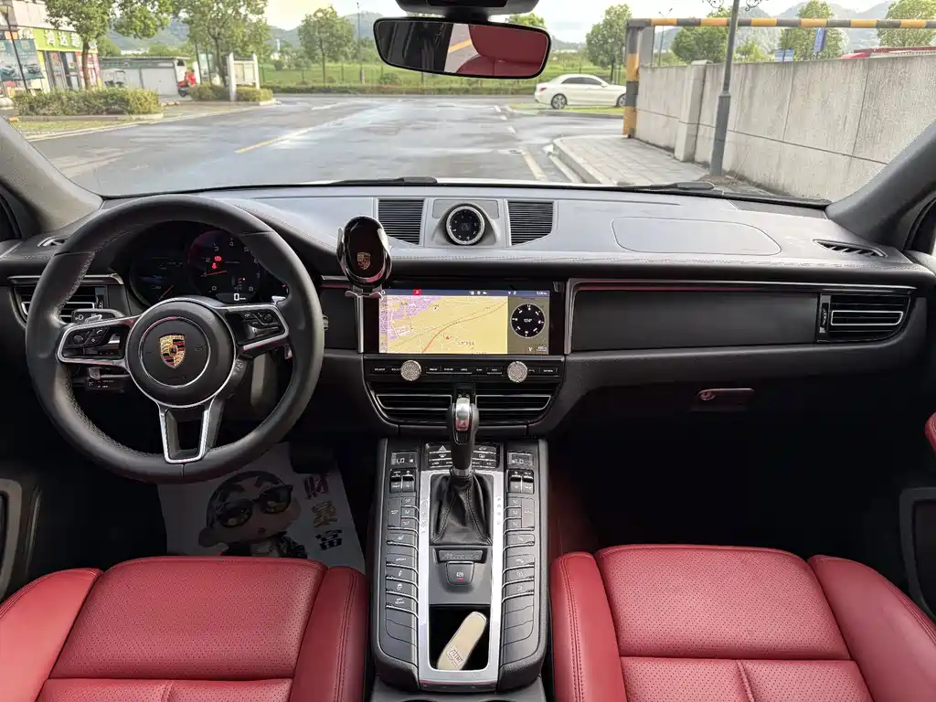Porsche Macan — миниатюра 10