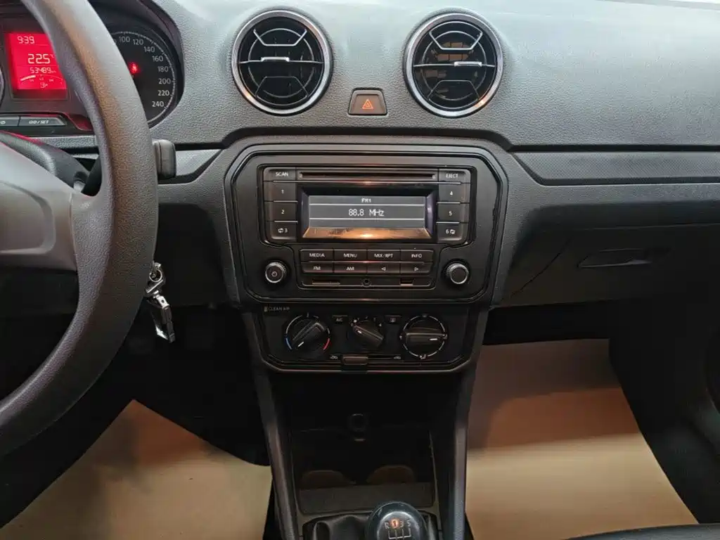Volkswagen Jetta — миниатюра 13