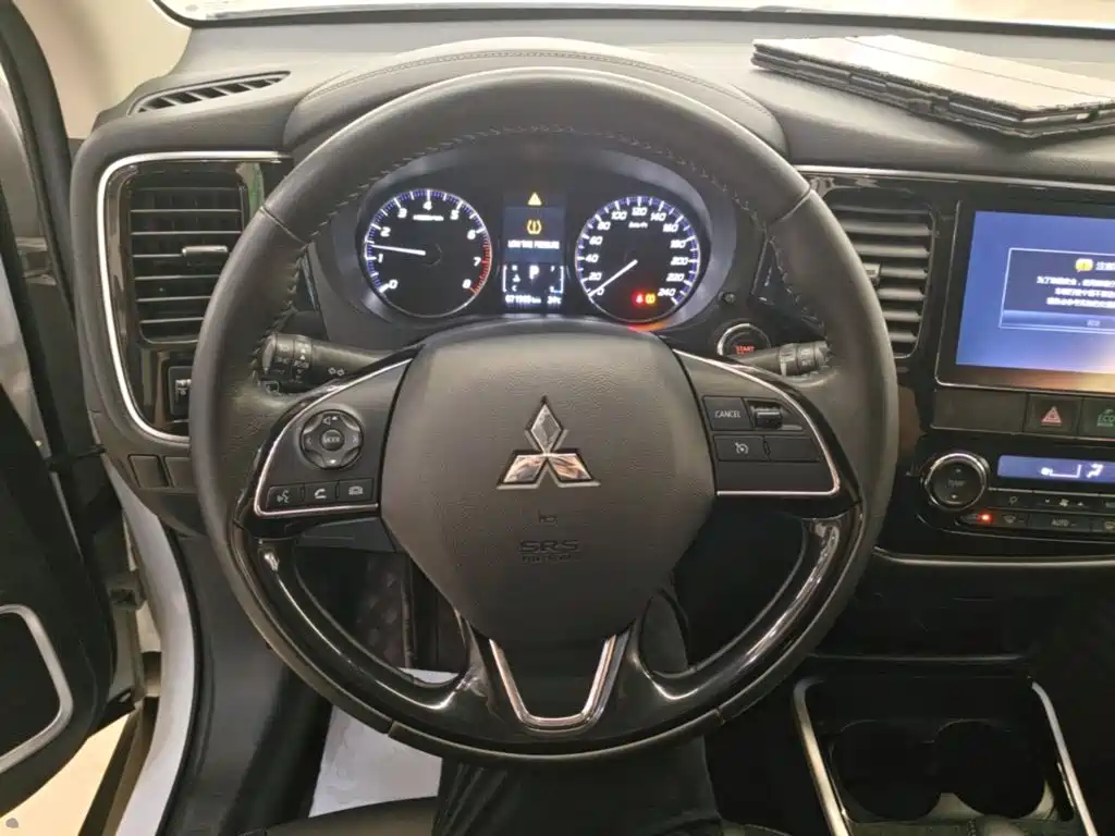 Mitsubishi Outlander — миниатюра 11