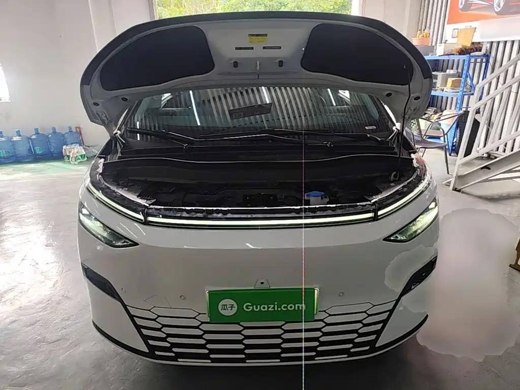 XPeng X9 — миниатюра 20