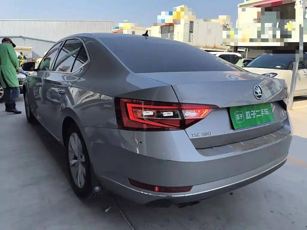 Skoda Superb — миниатюра 5