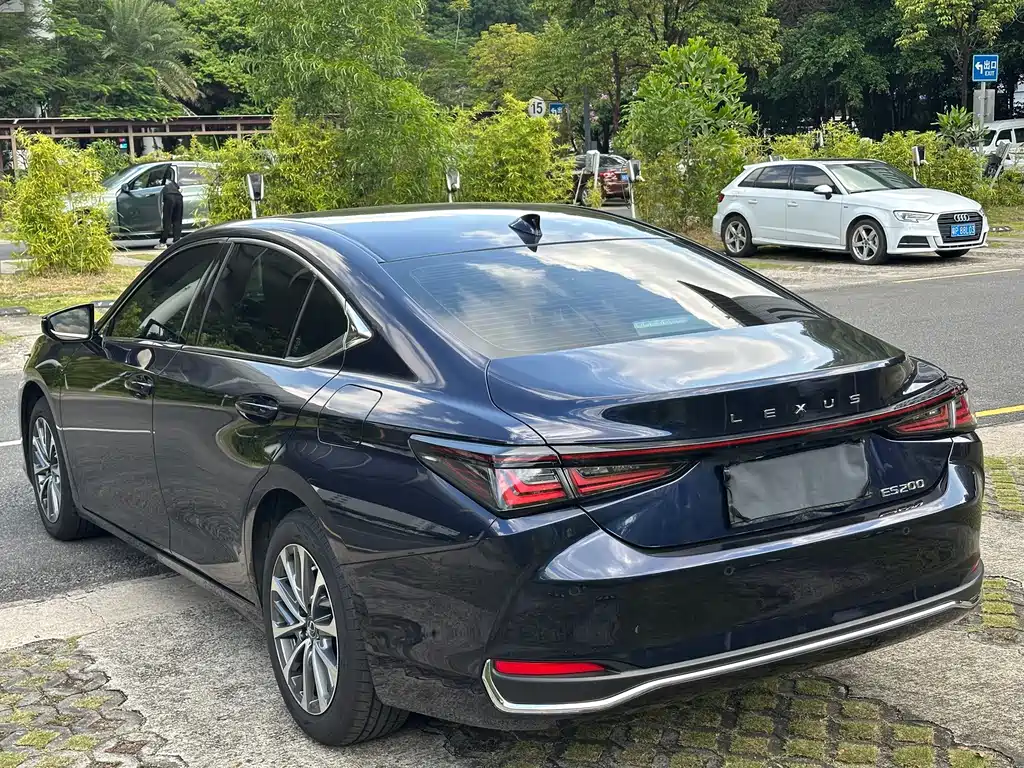 Lexus ES — миниатюра 11