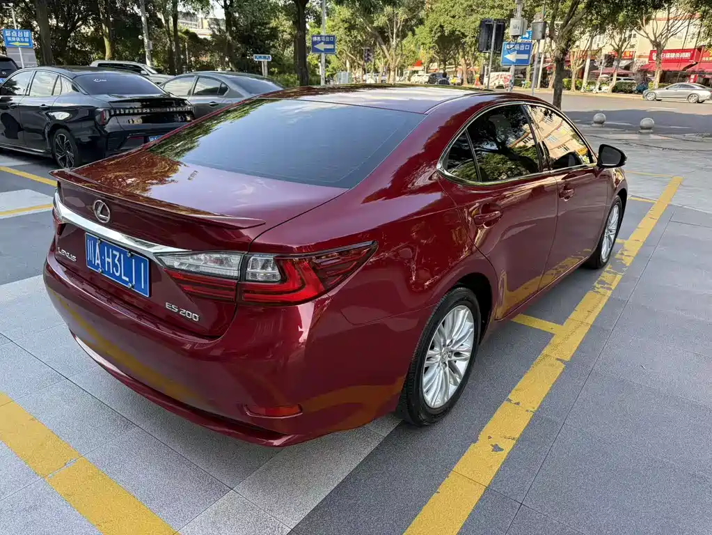Lexus ES — миниатюра 6