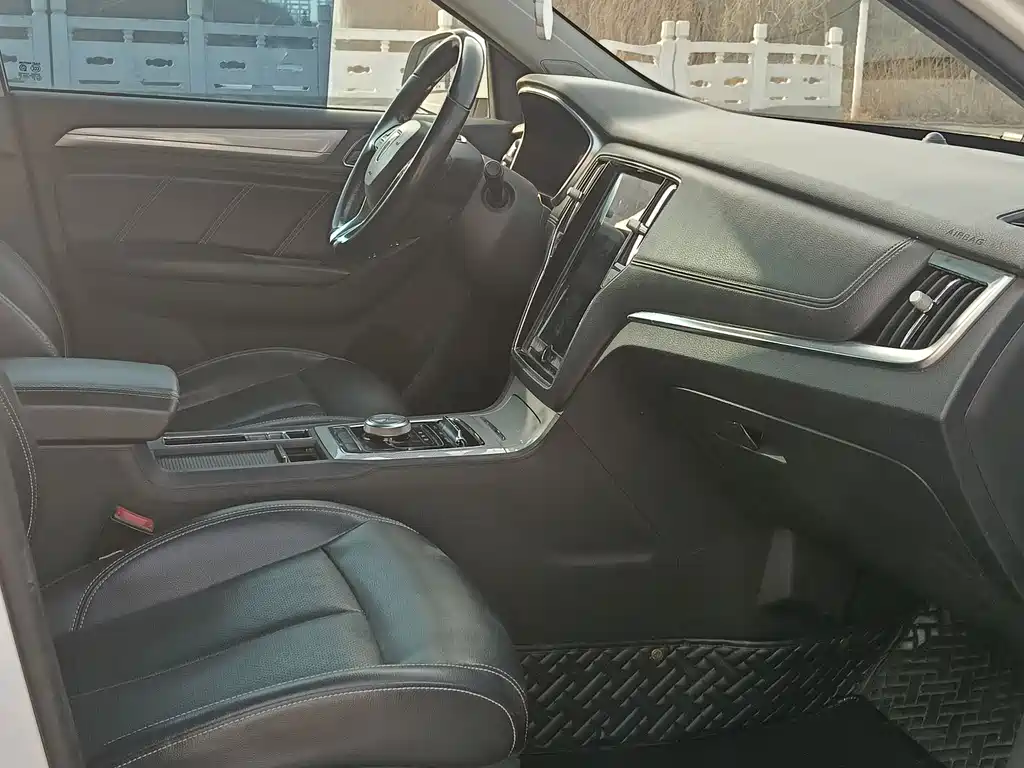 ROEWE RX5 NEW ENERGY