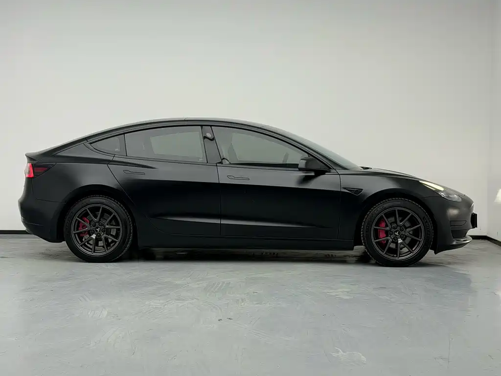 Tesla Model 3 — миниатюра 7