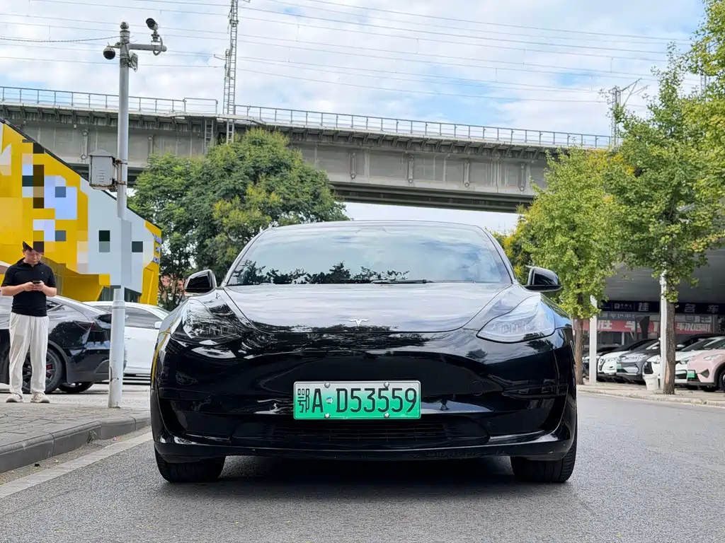 Tesla Model 3 — миниатюра 2