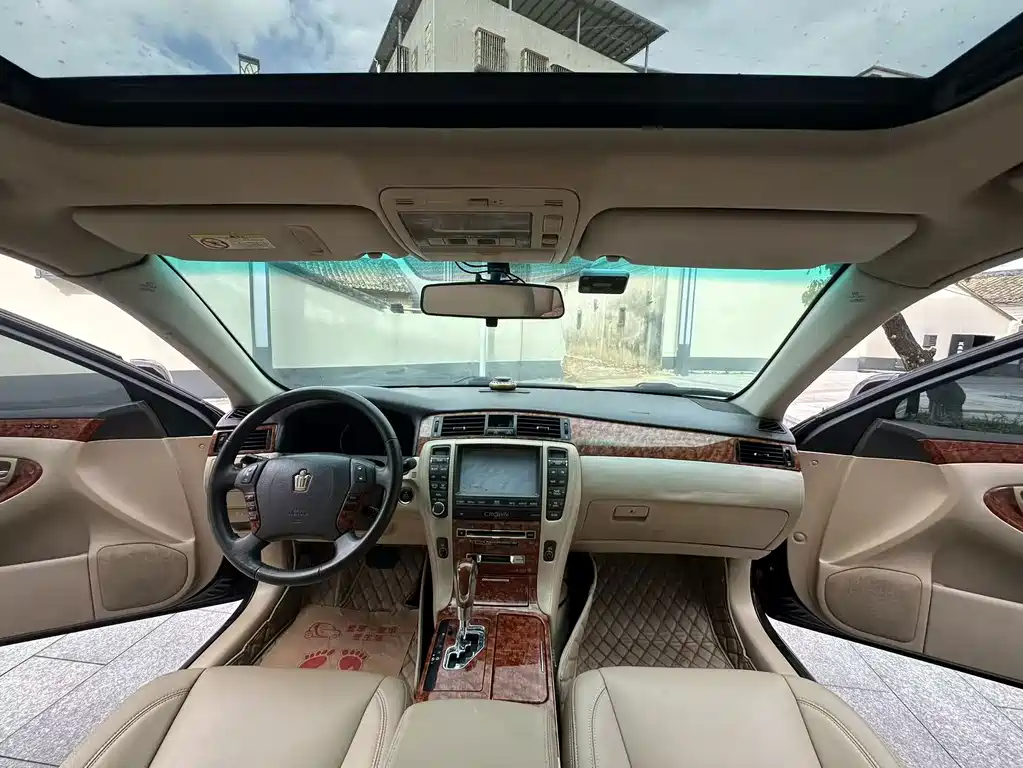Toyota Crown — миниатюра 11
