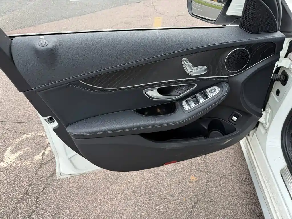 Mercedes-Benz C-Class — миниатюра 6