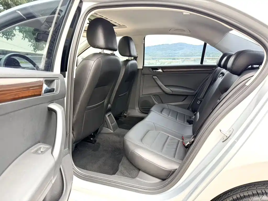 Volkswagen Santana — миниатюра 10
