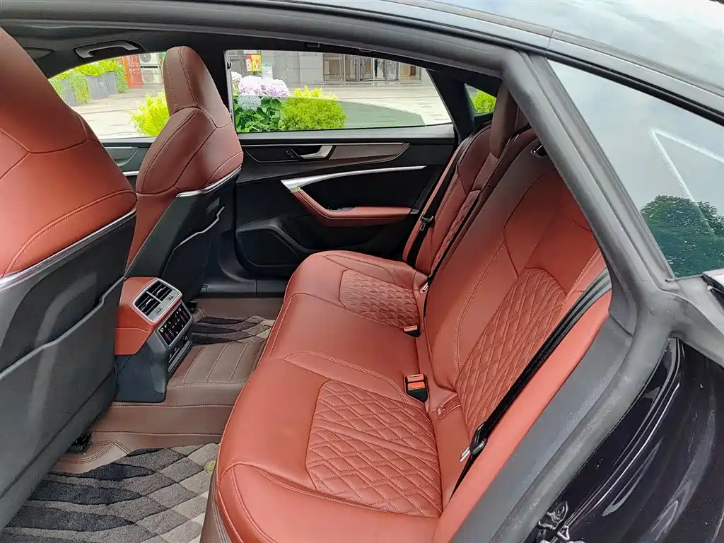 Audi A7L 2024 45 TFSI quattro