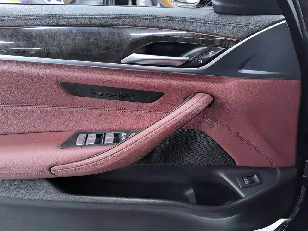 BMW 5 Series — миниатюра 5