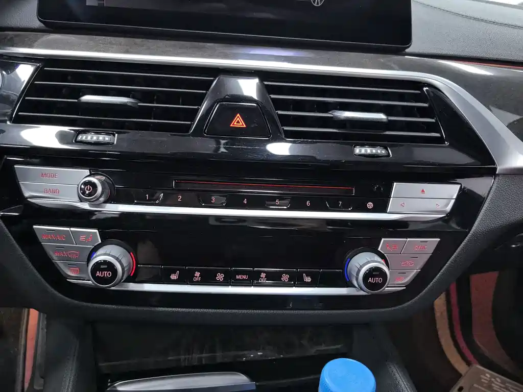 BMW 5 Series — миниатюра 8