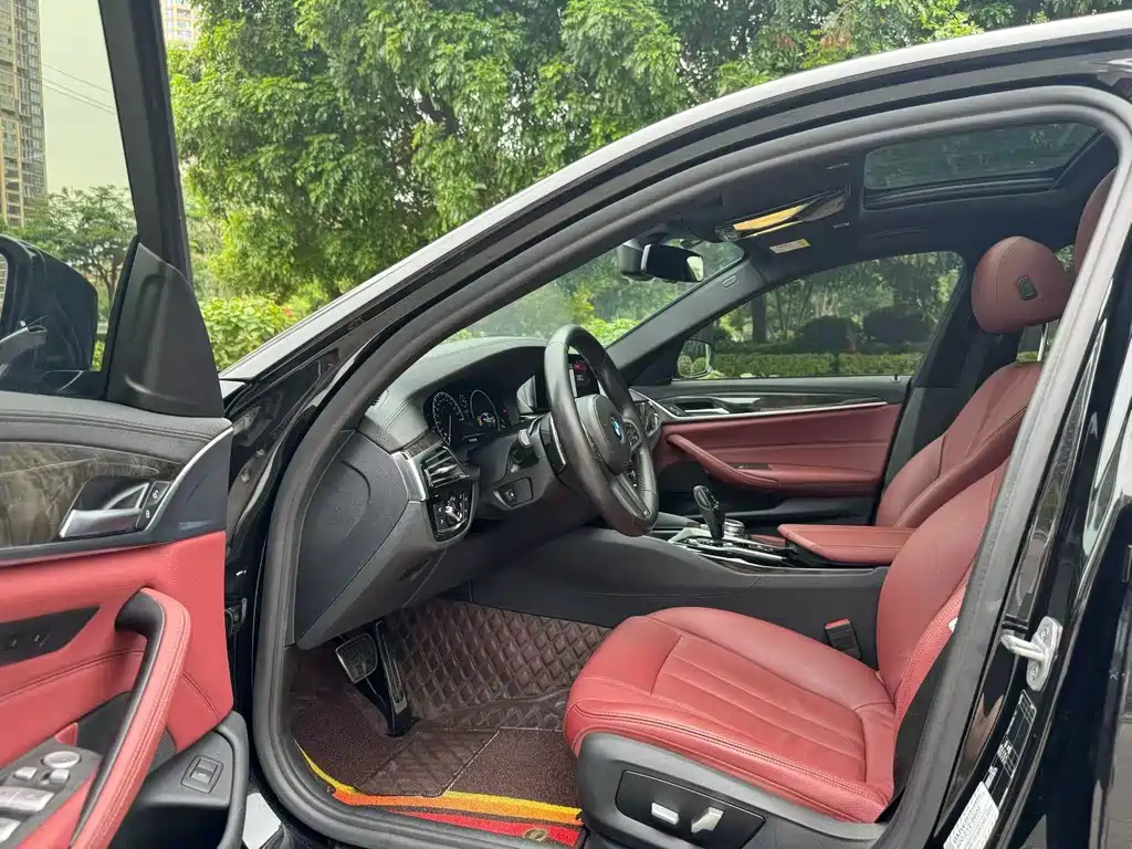 BMW 5 Series - фото 4