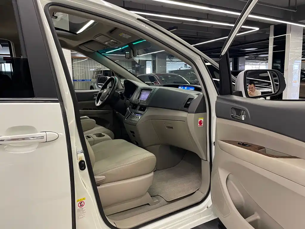 BYD M6 — миниатюра 9