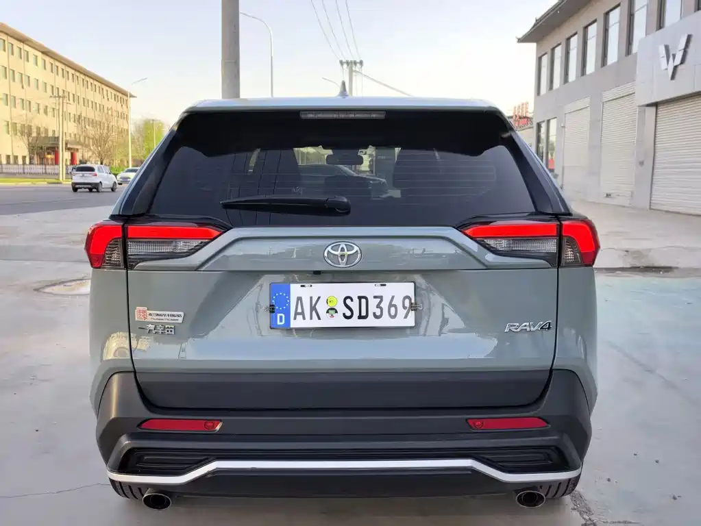 Toyota RAV4 — миниатюра 4