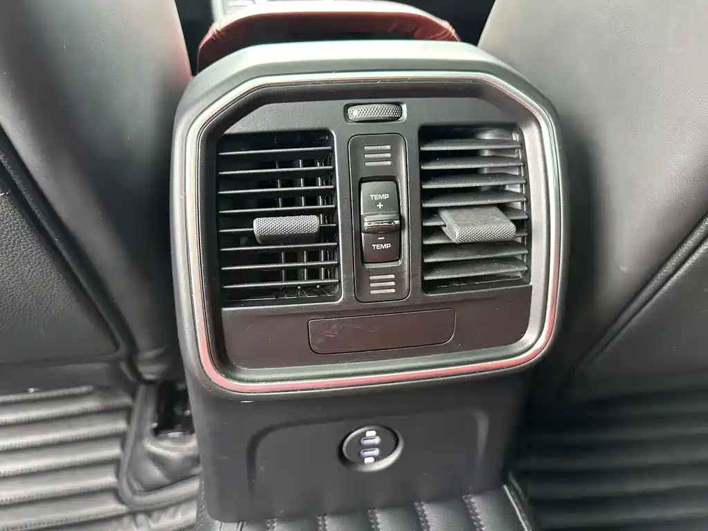 Porsche Macan — миниатюра 16