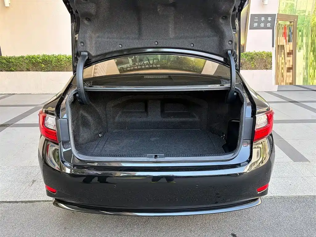 Lexus ES — миниатюра 8