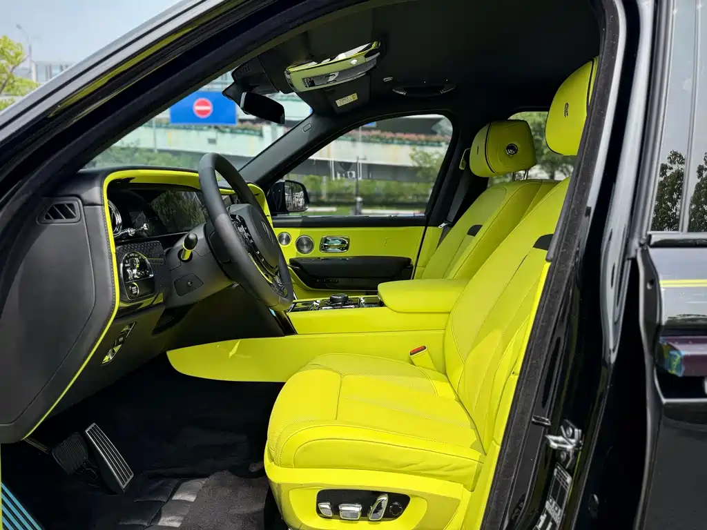 Rolls-Royce Cullinan — миниатюра 12