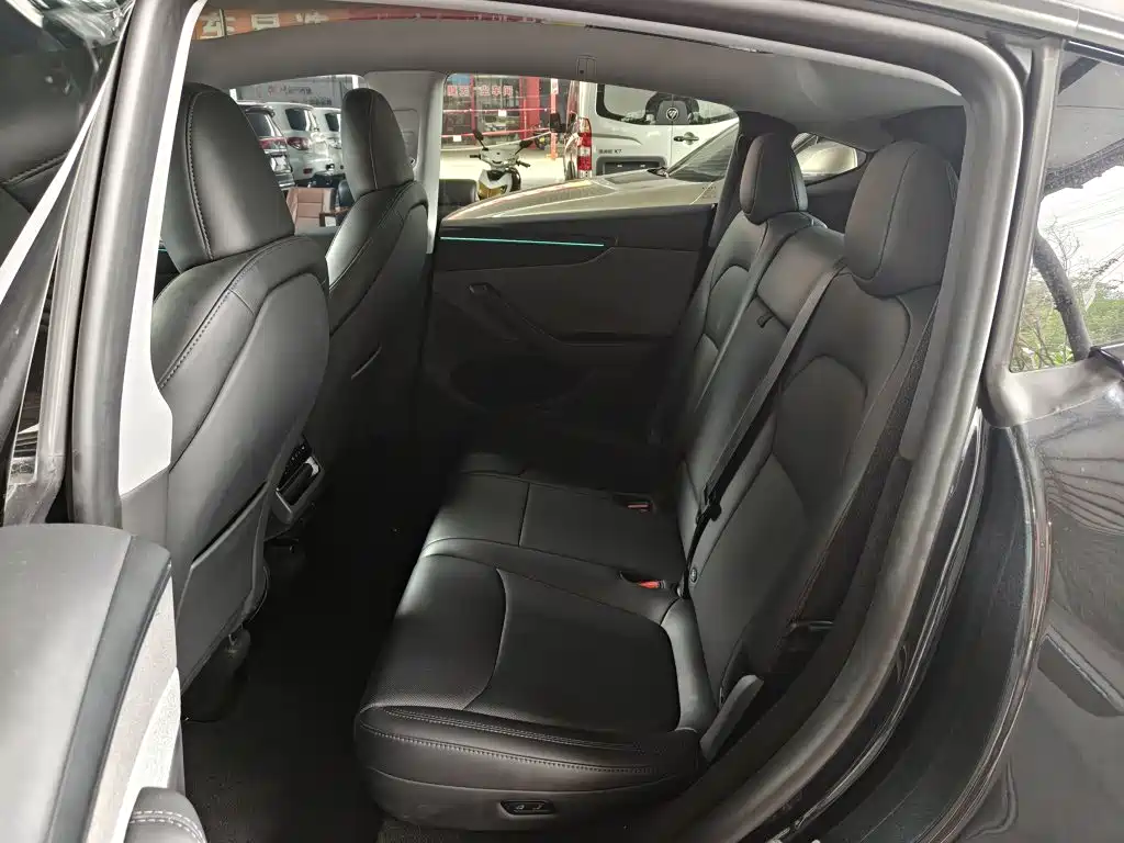 Tesla Model Y — миниатюра 17