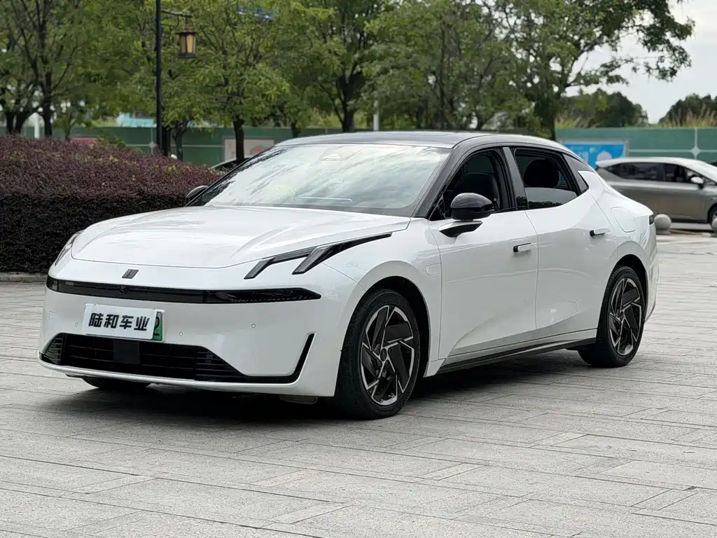 Lynk & Co 07 EM-P